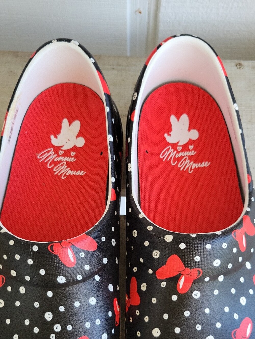 CROCS Womans Minnie Mouse Black & Red Polka Dot Slip-Ons - Picture 10 of 11